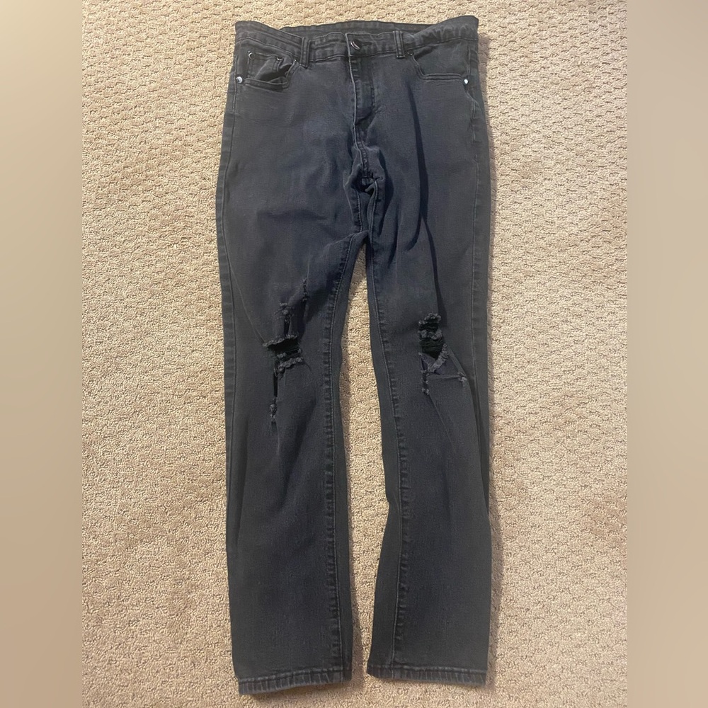 Size Men’s 32 Slim Black Shien Jeans with Holes in the Knees